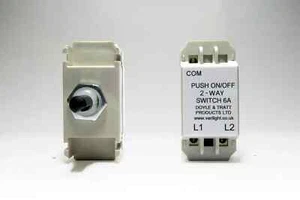 Módulo de interruptor de atenuación ficticio Varilight MH0 2 vías de encendido/apagado repuesto 6A - Imagen 1 de 1