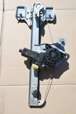 06-10 HUMMER H3 LEFT DRIVER SIDE REAR COMPLETE WINDOW REGULATOR MOTOR OEM USED - Image 1 of 4