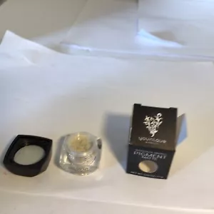 Younique Moodstruck minerali pigmento opaco (INNOCENTE) colore ombretto 0,03 oz - Foto 1 di 3