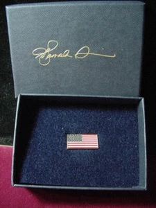 Official VICE PRESIDENT Kamala Harris US Flag Lapel Pin- Free Shipping In the US - Picture 1 of 9