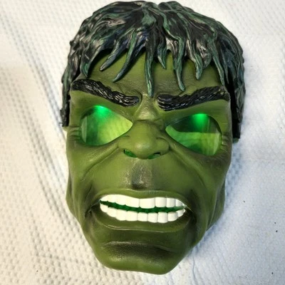 Máscara de Hulk se ilumina 2008 máscara de lujo Marvel ilumina Hasbro 2007 adultos/adolescentes Foto 1 de 4