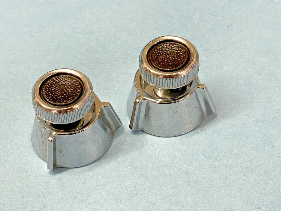 Nuevo de Lote Antiguo Ford Mustang Cougar 1971 perillas de radio D1AA-18A932-AA Foto 1 de 4