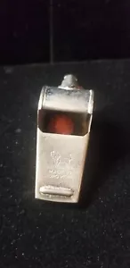 Silbato vintage de metal/cromo logotipo de león Hong Kong - Imagen 1 de 8