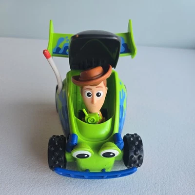 Fisher-Price Disney Pixar Toy Story 4 RC y Woody Pop-Up Racer  Foto 1 de 4