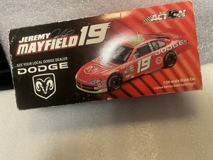Jeremy Mayfield #19 Dodge 2002 Intrepid R/T ACTION 1:24 Diecast Nascar - Picture 1 of 7