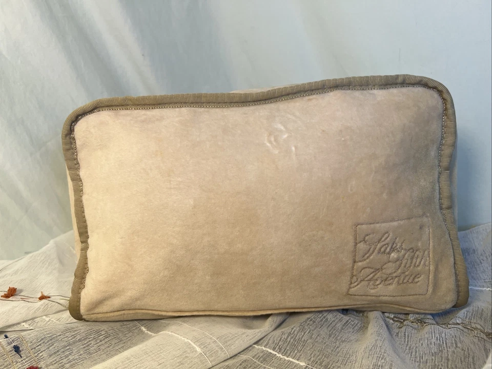 Bolsa de cosméticos o viaje de peluche Saks Fifth Avenue Foto 1 de 4