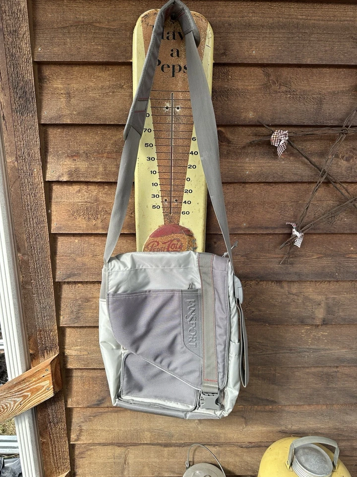Bolso Mensajero para Portátil JANSPORT Gris Foto 1 de 4