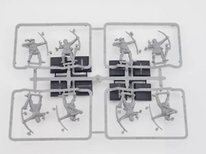 GW WARHAMMER ARCIERI BRETONI X 8. SU SPRUE. VERDE 1681 - Foto 1 di 1