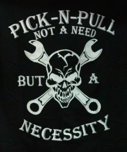 Camiseta PICK-N-PULL Not A Need But A Necessity Skull And Cross Bones - Imagen 1 de 4