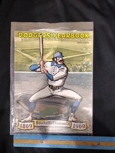 1969 LOS ANGELES DODGERS Yearbook DON DRYSDALE Don SUTTON Walt Alston WES PARKER - Picture 1 of 3
