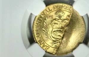 (1968-1973) PERU - Mint Error – HUGE CUD - 25 Centavos – NGC MS67 - Picture 1 of 8