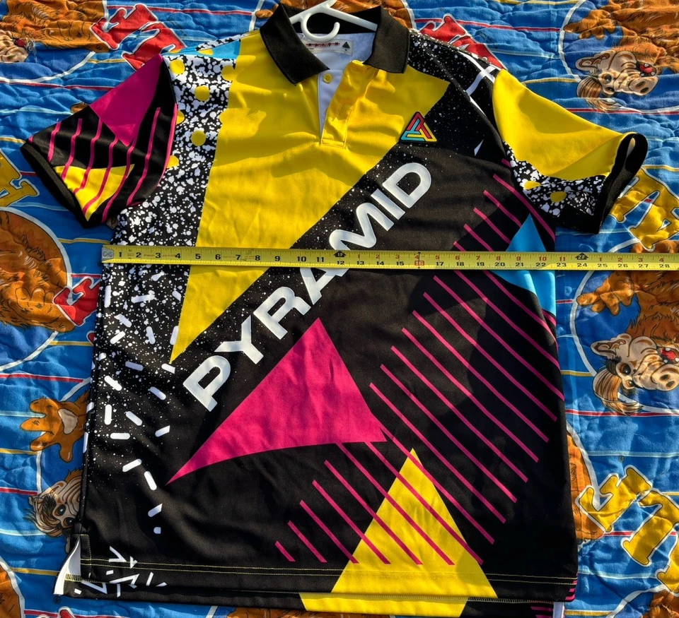 黑色金字塔衬衫男式球衣 Polo XL 几何拼字足球克里斯布朗 — 第 1/4 张图片