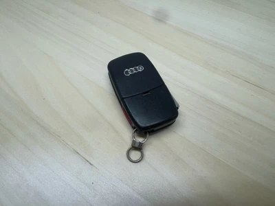 Оригинальный брелок для дистанционного открывания дверей без ключа Audi A4 A6 A8 quattro 4D0837231 P - Изображение 1 из 4