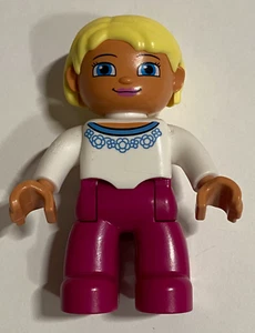 LEGO Duplo Figura Mujer Cabello Rubio, Camisa Blanca y Jeans Magenta del Set 10587 - Imagen 1 de 5