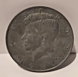 1964 Kennedy Half Dollar  Coin.  Vintage 3 Inch Large Collectible - Imagen 1 de 8