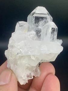 450 Carats Clear Quartz Cluster Specimen. - Picture 1 of 10