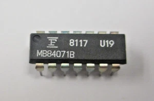 1)  MB 84071B  IC  USED IN DUAL TURNTABLE, DUAL CASSETTE,   AMP  PT # 271-143 - Picture 1 of 2