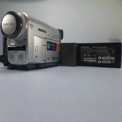 Samsung VP-D55 Handheld MiniDV Cassette Camcorder Silver Tested Full Working Set - Image 1 of 4