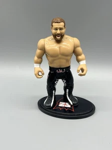 Mattel WWE Retro Series 4 Sami Zayn Figure Hasbro con espositore figure - Foto 1 di 2