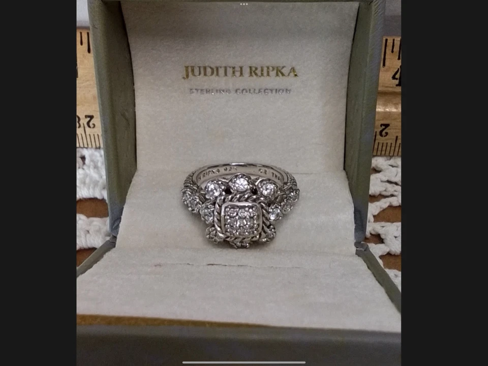 Elegante anillo de circonita cúbica de diseñador Judith Ripka de ley talla 8 con caja Foto 1 de 4