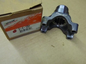 Spicer Commercial and Agricultural End Yoke # 3-4-1261 - Picture 1 of 2