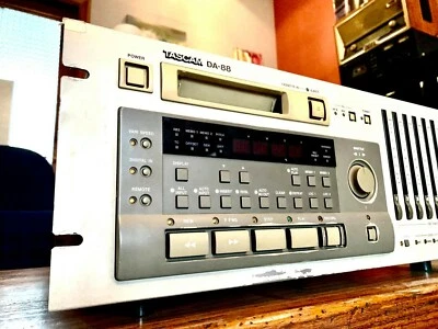 Tascam DS-88 Cassette Recorder - Imagen 1 de 4