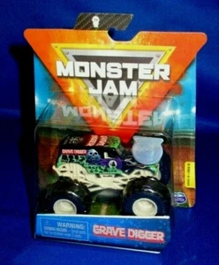 MONSTER JAM 1:64 MONSTER TRUCK GRAVE DIGGER SERIES 10 W/WRISTBAND 2020 NEW - Picture 1 of 3
