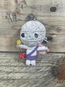 Watchover Voodoo Cupido Stringa Bambola Figura Gioielli Ali Arco Freccia Campana Charm Giocattolo - Foto 1 di 6