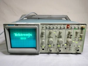 Tektronix 2212 60MHz Digital Storage Oscilloscope - Picture 1 of 16