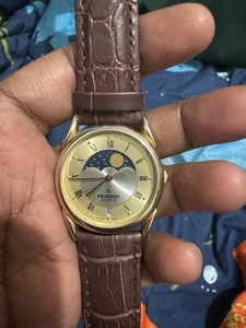 Vintage Peugeot Gold Tone Quartz Mondphase Uhr - Bild 1 von 6