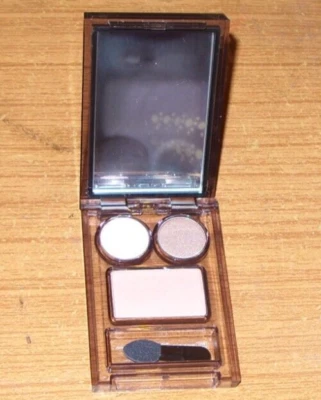 Elizabeth Arden - Eyeshadow Duo - Tuile and Smoke & Cheek Colour Sugar Plum - Image 1 of 2