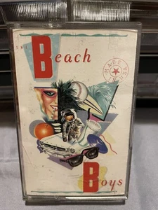 VINTAGE THE BEACH BOYS "MADE IN USA" (1986) CASSETTE TAPE (L) - Picture 1 of 2