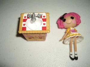 B6 Lalaloopsy 2pc Crumble Sugar Cookie Doll 3" Articulated & Heart Kitchen Sink - Picture 1 of 6