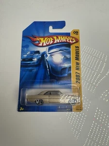Chevy Nova '66 Hot Wheels 009/180 2007 nuevos modelos (oro) - Imagen 1 de 9