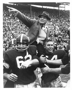 Paul 'Bear' Bryant Alabama Crimson Tide Coach 8x10 College Photo - Picture 1 of 2