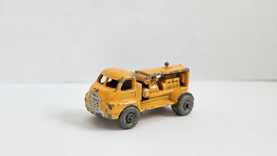 Caja de cerillas vintage Lesney No. Camión compresor Bedford 28 neumáticos grises de colección #28  Foto 1 de 4