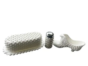 LOTE de platos de mantequilla cubiertos de vidrio de leche Fenton Hobnail de colección ver fotos astillas pequeñas - Imagen 1 de 3