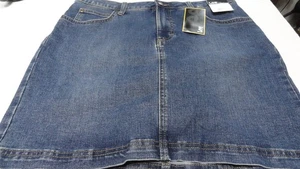 Lee Medium Wash Denim Skort Gr. 12 Neu mit Etikett 5 Taschen Stil Baumwolle/Poly Mischung - Bild 1 von 10
