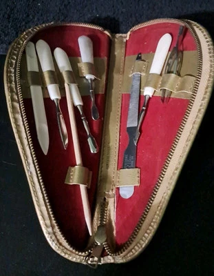 VINTAGE MANICURE SET GERMANY  LEATHER CASE GOLDTONE /RED  MISSING CLIPPERS - Image 1 of 4