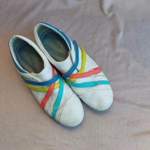 Lacoste Sneakers Damen Gr. 10 weiß & pastell Leder Klettverschluss Riemenverschluss - Bild 1 von 10