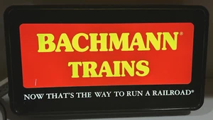 Insegna Rivenditore "Bachmann Trains" TecArt Illuminata 120V Modello Ferroviario - Foto 1 di 7