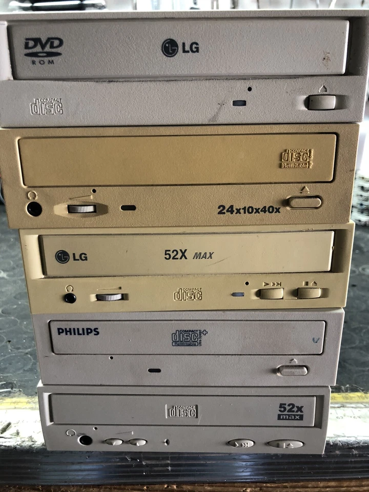 In Blocco Lettori Masterizzatori CD E Dvd Per Computer - Immagine 1 di 1