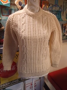 True Vintage Mid-century 1960s Round Tower 100% Pure Wool Sweater Ireland Irish - Picture 1 of 14