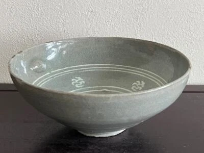 Cuenco grande con incrustaciones de la dinastía Goryeo coreana / W 19 [cm] jarrón Joseon olla Foto 1 de 4