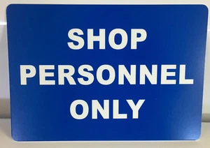 LETRERO PLÁSTICO PVC LISO SOLO PERSONAL DE TIENDA (ELIGE UNA TALLA)  - Imagen 1 de 6