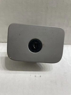 🔥2003-2007 Cadillac CTS 2004-2009 SRX Guantera Pestillo Manija Guantera Bloqueo Gris Foto 1 de 4