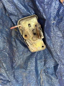 TRIUMPH GT6 DRIVER SIDE LEFT DOOR LATCH - Bild 1 von 2