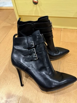 Michael Kors Tacón de aguja Punta Punta Botines Cuero Negro Plata Hebilla 9.5 Foto 1 de 4