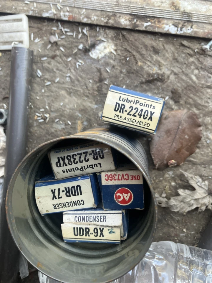 POINTS AND CONDENSER FORD COURIER 1975 FORD COURIER 1974 From 3/74 - Image 1 of 1