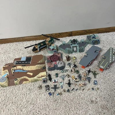 Big Galoob Micro Machines Military Arm Lot - FIGURES, TANKS, JETS, HELICOPTER - Image 1 of 4